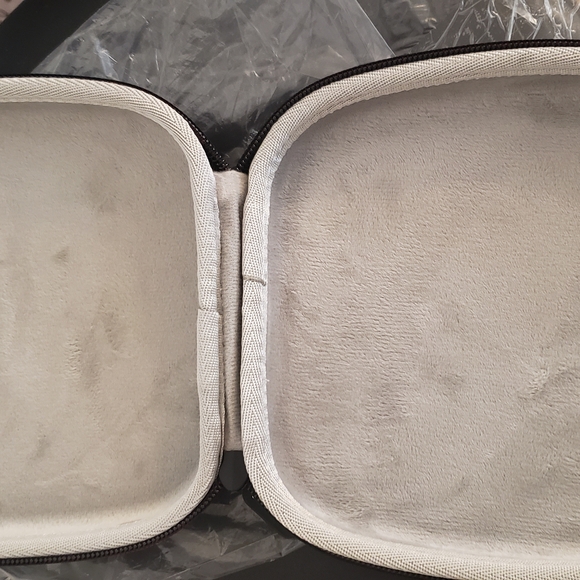 Black Hard Shell Case - Picture 5 of 9